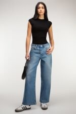 Mid-Rise Wide Leg Jean - Image 4