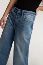 Mid-Rise Wide Leg Jean - Image 5