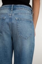 Mid-Rise Wide Leg Jean - Image 6