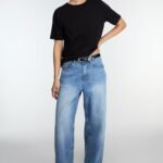 30" LENGTH LIGHT WASH CURVED LEG JEAN