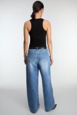 30" LENGTH LIGHT WASH CURVED LEG JEAN - Image 4