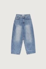 30" LENGTH LIGHT WASH CURVED LEG JEAN - Image 5