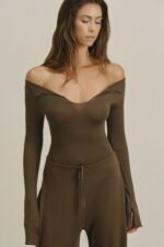 Notched V Neck Long Sleeve - Image 6