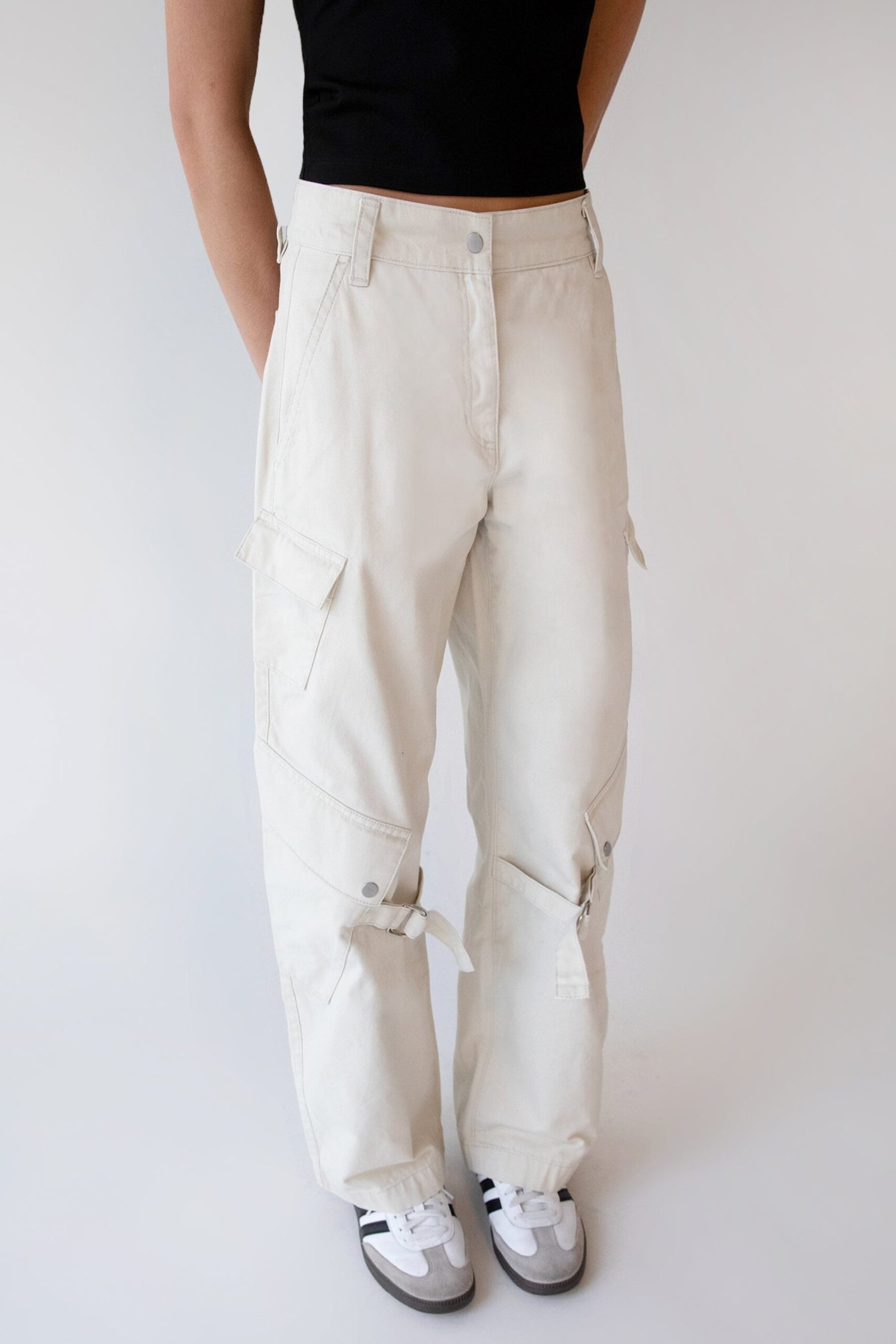 Pant-10772_Silver_Birch-1_38a7ceae-b6c1-4039-b14d-3bb55d650129.jpg Cargo Pant With Pocket Details - Image 1