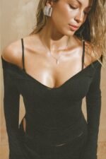 Notched V Neck Long Sleeve - Image 4